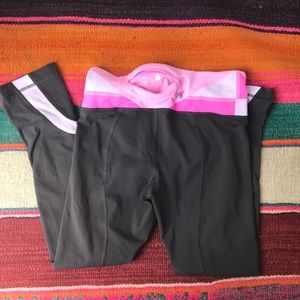 Lululemon Crop leggings gray pink  size 2
